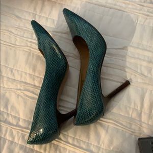 Nine West teal green snakeskin pumps-Size 7